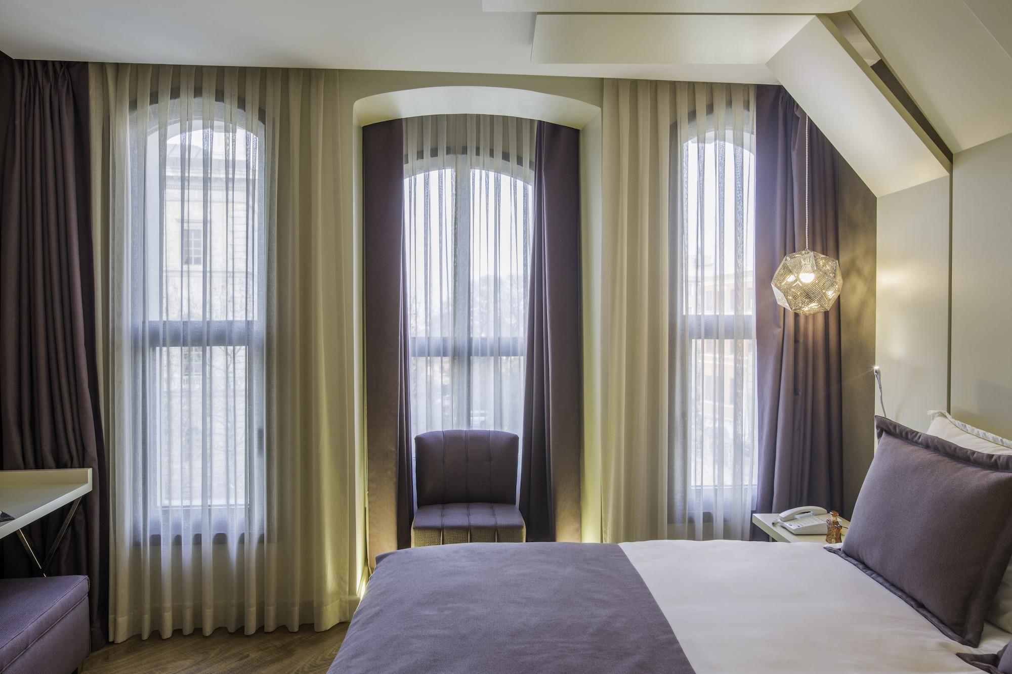 Maroon Pera Otel